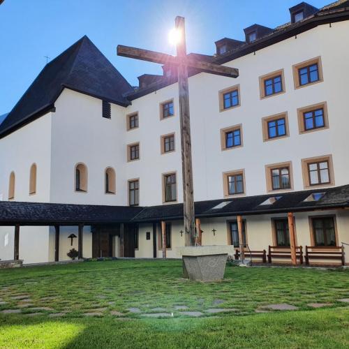 Schloss Petersberg 1